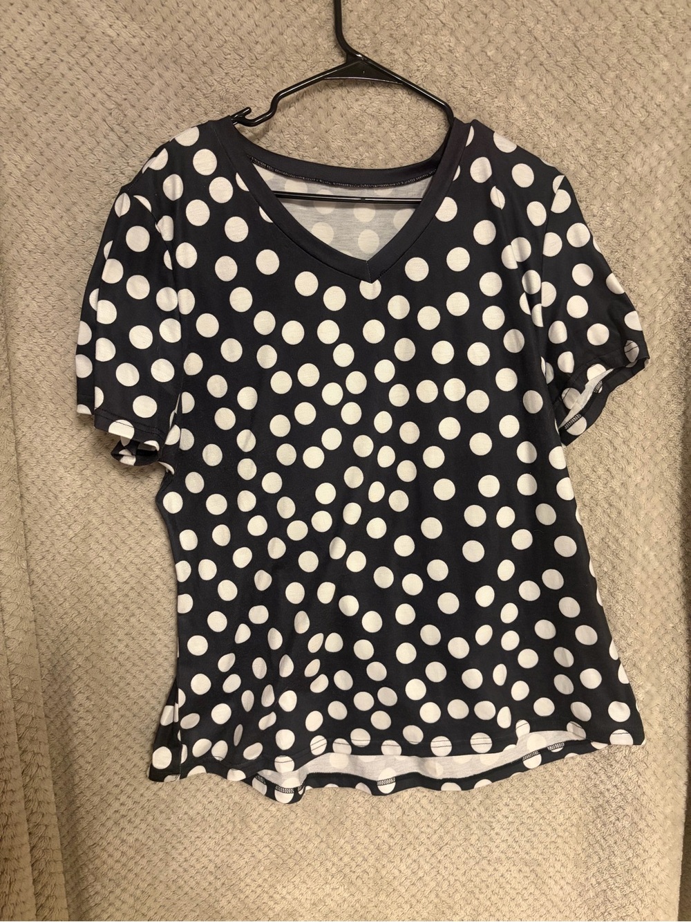 Polka Dot V-Neck Short Sleeve Top - Black & White
